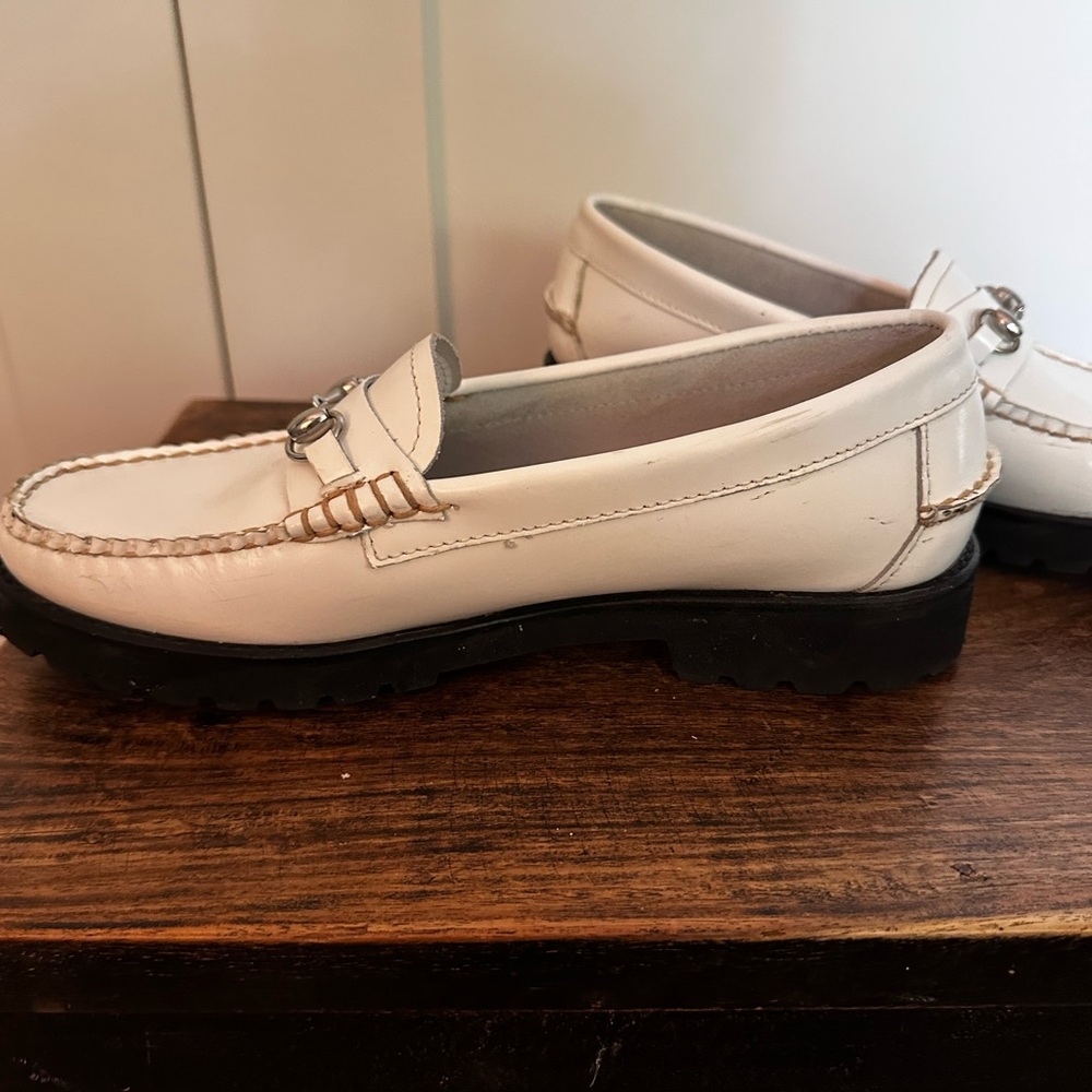 GH Bass Weejuns sz 8 White Liliana lug sole loafer with silver horsebit detail. - Picture 6 of 9